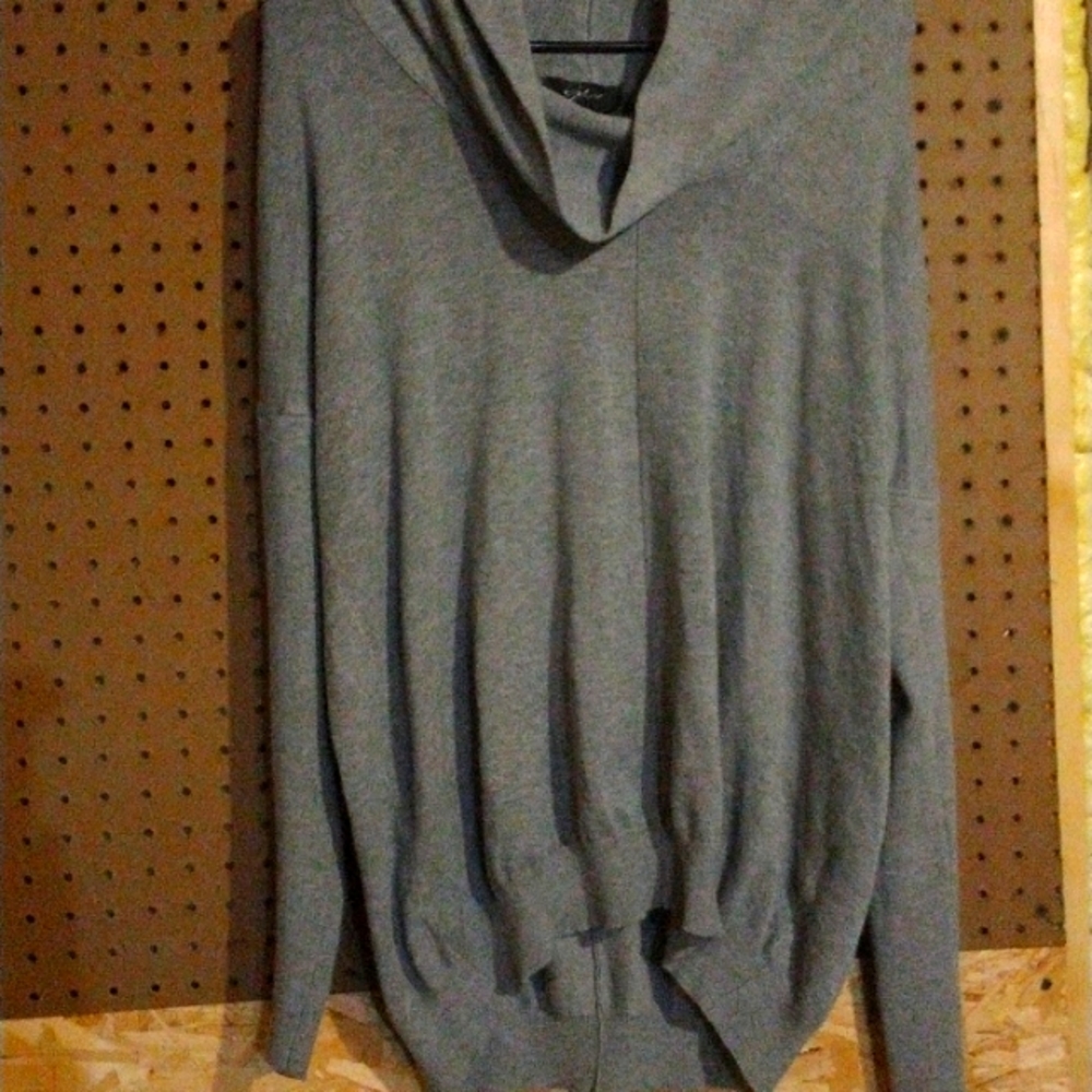 Grey oversized turtleneck shirt/med